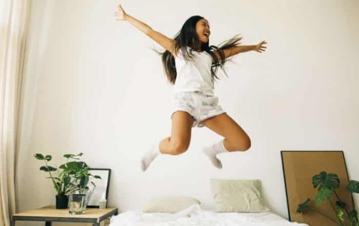 Muitos casais Psicólogo Gratuito começam seus relacionamentos enquanto moram em casas separadas. Mas os casais Psicólogo Gratuito de hoje continuam vivendo separados muito depois desse período inicial. Um número crescente de pessoas decide prolongar essa separação de vida por anos e, às vezes, indefinidamente. Muitos simplesmente se sentem bem vivendo sozinhos e, quando se associam, não querem mudar Psicólogo Gratuito sua situação de vida. Para entender a extensão desse fenômeno, um Psicólogo Gratuito estudo mostra que 7% das mulheres americanas e 6% dos homens americanos relatam que estão vivendo juntos (LAT). Embora isso soe como uma pequena parte, Psicólogo Gratuito na verdade representa 35% de todos os indivíduos que não são casados ​​ou coabitam no momento. Na França, cerca de um em cada três adultos vive semPsicólogo Gratuito um parceiro em áreas urbanas e, como em muitos países da OCDE, cerca de um quarto dessas pessoas relatam estar em um “relacionamento íntimo estável” com alguém que vive em outro lugar. Ao todo, quase um em doze está em uma parceria estável e não coabitante. Seguindo esses números, um novo estudo, conduzido por Arnaud Régnier-Loilier, analisa o levantamento Psicólogo Gratuito EPIC (Étude de parcours individuels et conjugaux) das trajetórias individuais Psicólogo Gratuito e conjugais entre 7.825 homens e mulheres de 26 a 65 anos residentes na França. Psicólogo Gratuito Este estudo examina a prevalência deste fenômeno crescente e as características das Psicólogo Gratuito pessoas que escolhem este arranjo vivo a Psicólogo Gratuito longo prazo.