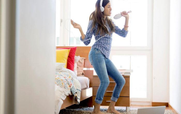 Muitos casais Psicólogo Gratuito começam seus relacionamentos enquanto moram em casas separadas. Mas os casais Psicólogo Gratuito de hoje continuam vivendo separados muito depois desse período inicial. Um número crescente de pessoas decide prolongar essa separação de vida por anos e, às vezes, indefinidamente. Muitos simplesmente se sentem bem vivendo sozinhos e, quando se associam, não querem mudar Psicólogo Gratuito sua situação de vida. Para entender a extensão desse fenômeno, um Psicólogo Gratuito estudo mostra que 7% das mulheres americanas e 6% dos homens americanos relatam que estão vivendo juntos (LAT). Embora isso soe como uma pequena parte, Psicólogo Gratuito na verdade representa 35% de todos os indivíduos que não são casados ​​ou coabitam no momento. Na França, cerca de um em cada três adultos vive semPsicólogo Gratuito um parceiro em áreas urbanas e, como em muitos países da OCDE, cerca de um quarto dessas pessoas relatam estar em um “relacionamento íntimo estável” com alguém que vive em outro lugar. Ao todo, quase um em doze está em uma parceria estável e não coabitante. Seguindo esses números, um novo estudo, conduzido por Arnaud Régnier-Loilier, analisa o levantamento Psicólogo Gratuito EPIC (Étude de parcours individuels et conjugaux) das trajetórias individuais Psicólogo Gratuito e conjugais entre 7.825 homens e mulheres de 26 a 65 anos residentes na França. Psicólogo Gratuito Este estudo examina a prevalência deste fenômeno crescente e as características das Psicólogo Gratuito pessoas que escolhem este arranjo vivo a Psicólogo Gratuito longo prazo.